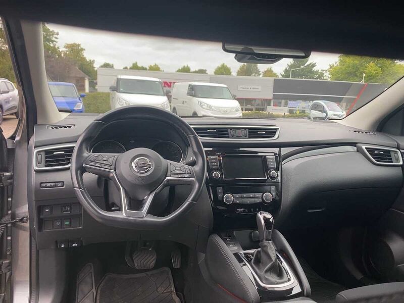 Nissan Qashqai N-Connecta 1.3 DIG-T DCT / Glasdach